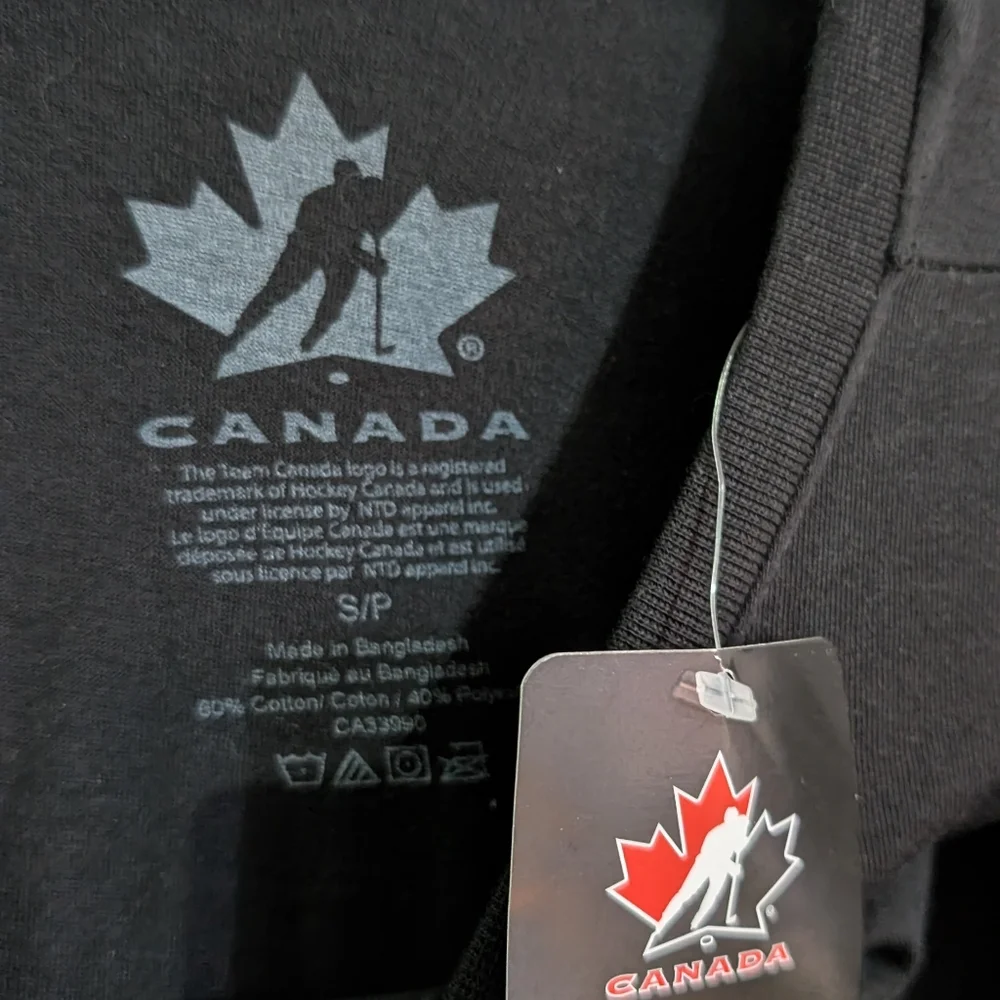 NEW Team Canada Hockey T-Shirt Youth Small (7/8?) *P6 - Picture 3 of 3